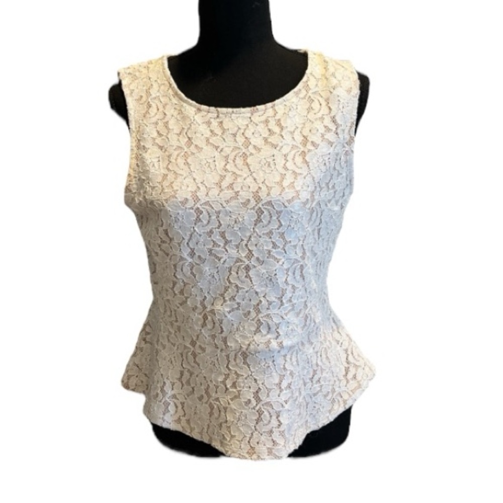 BCBGMAXAZRIA LACE TOP
Peplum | Ivory‎ size medium
